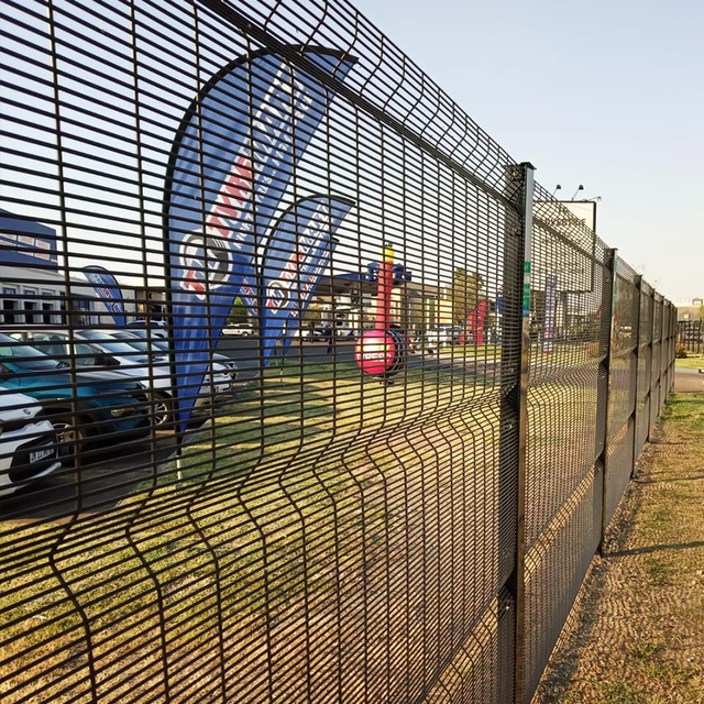 China Wire Mesh Fence Supplier