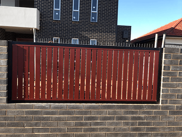 Aluminum Semi Privacy Vertical System with 30mm Gaps