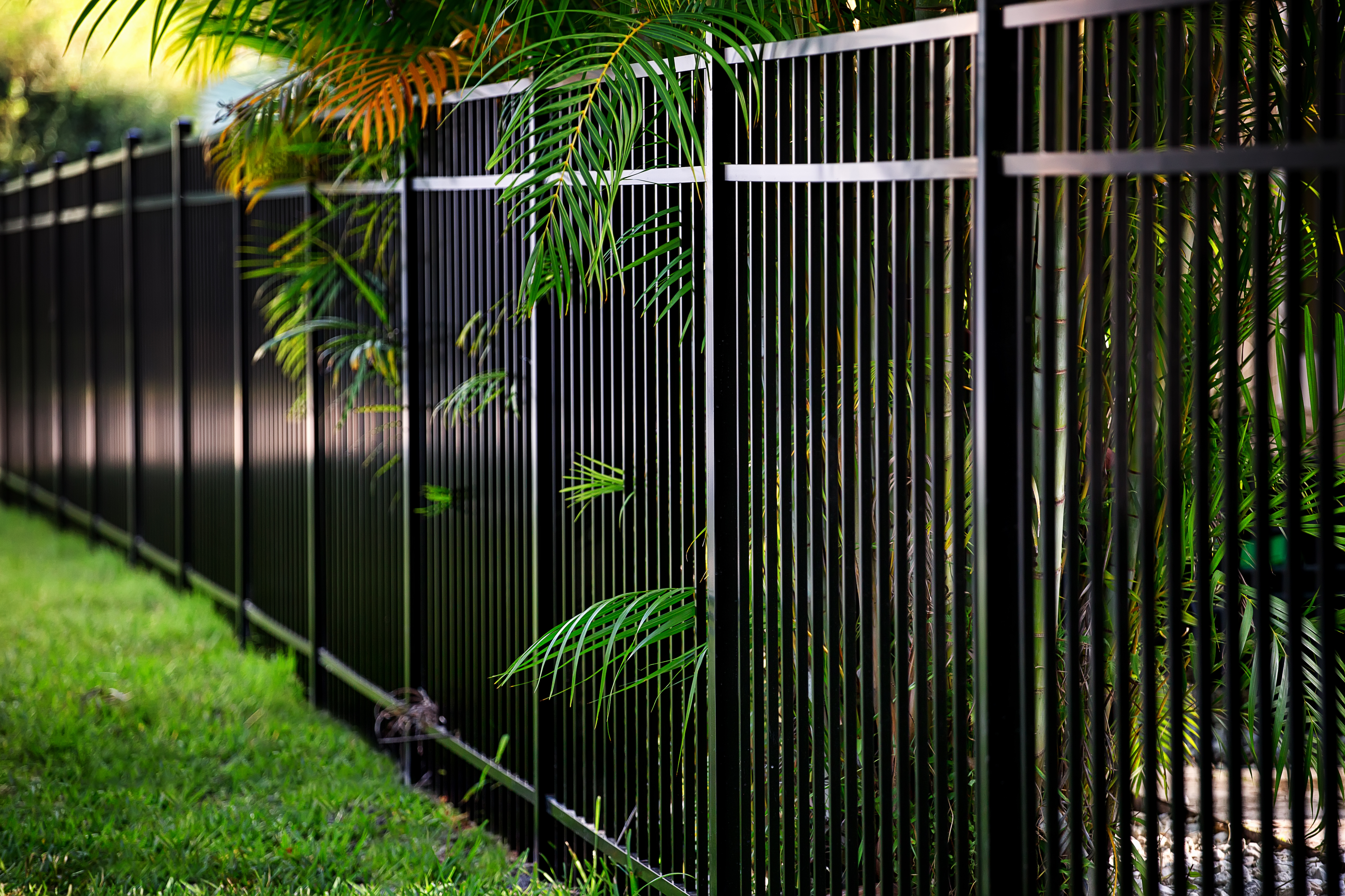 Wholesale 6ftx8ft garden black metal fences anti rust galvanized steel garden fence