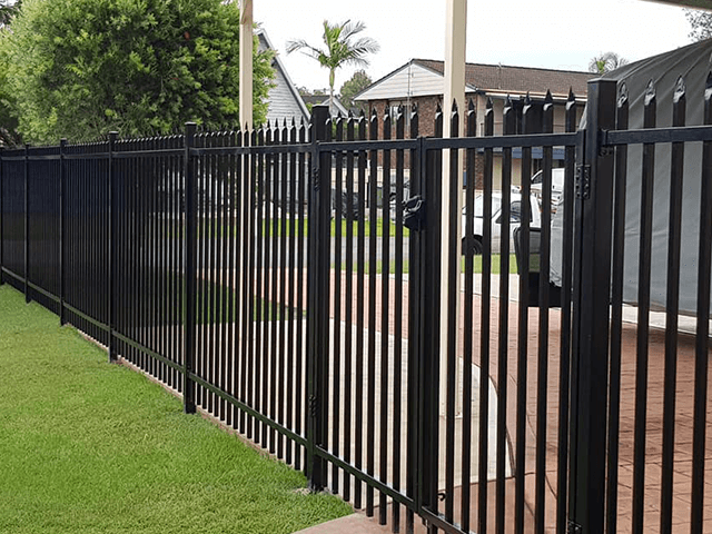 High Quality Powder Coated Black Steel Picket Fence Top Spear Metal Tubular Aluminum Fence Panels for Garden