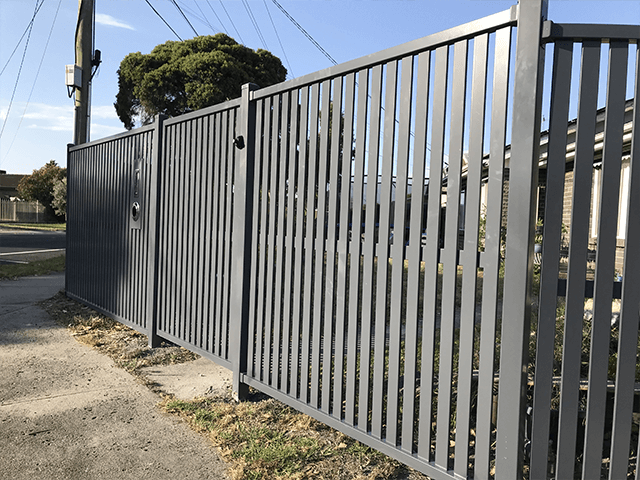 Aluminum Semi Privacy Vertical System with 30mm Gaps