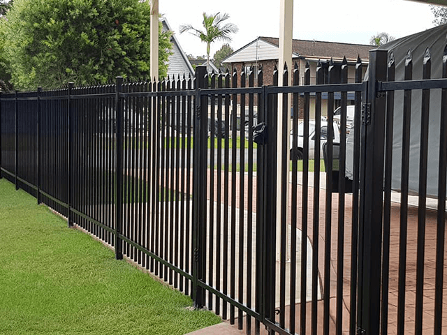 Black Powder Coating Spear Top Anti-climb Imposing Steel Fence