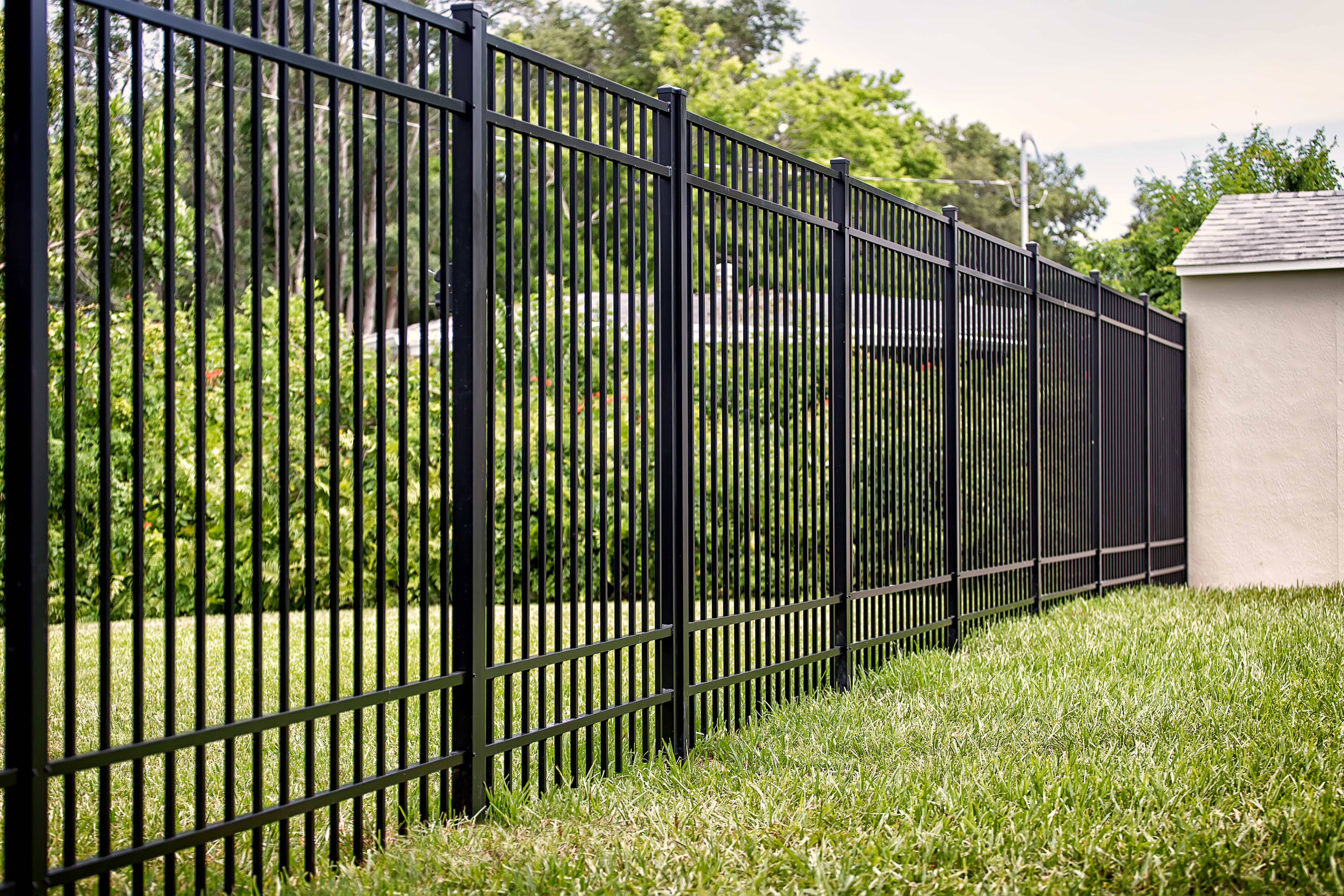 Wholesale 6ftx8ft garden black metal fences anti rust galvanized steel garden fence