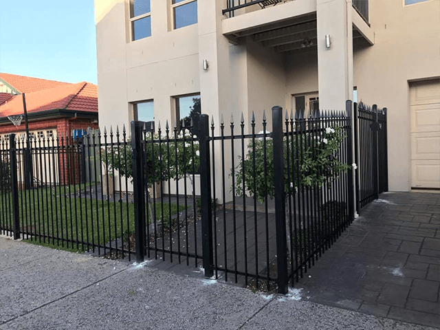 Black Powder Coating Spear Top Anti-climb Imposing Steel Fence