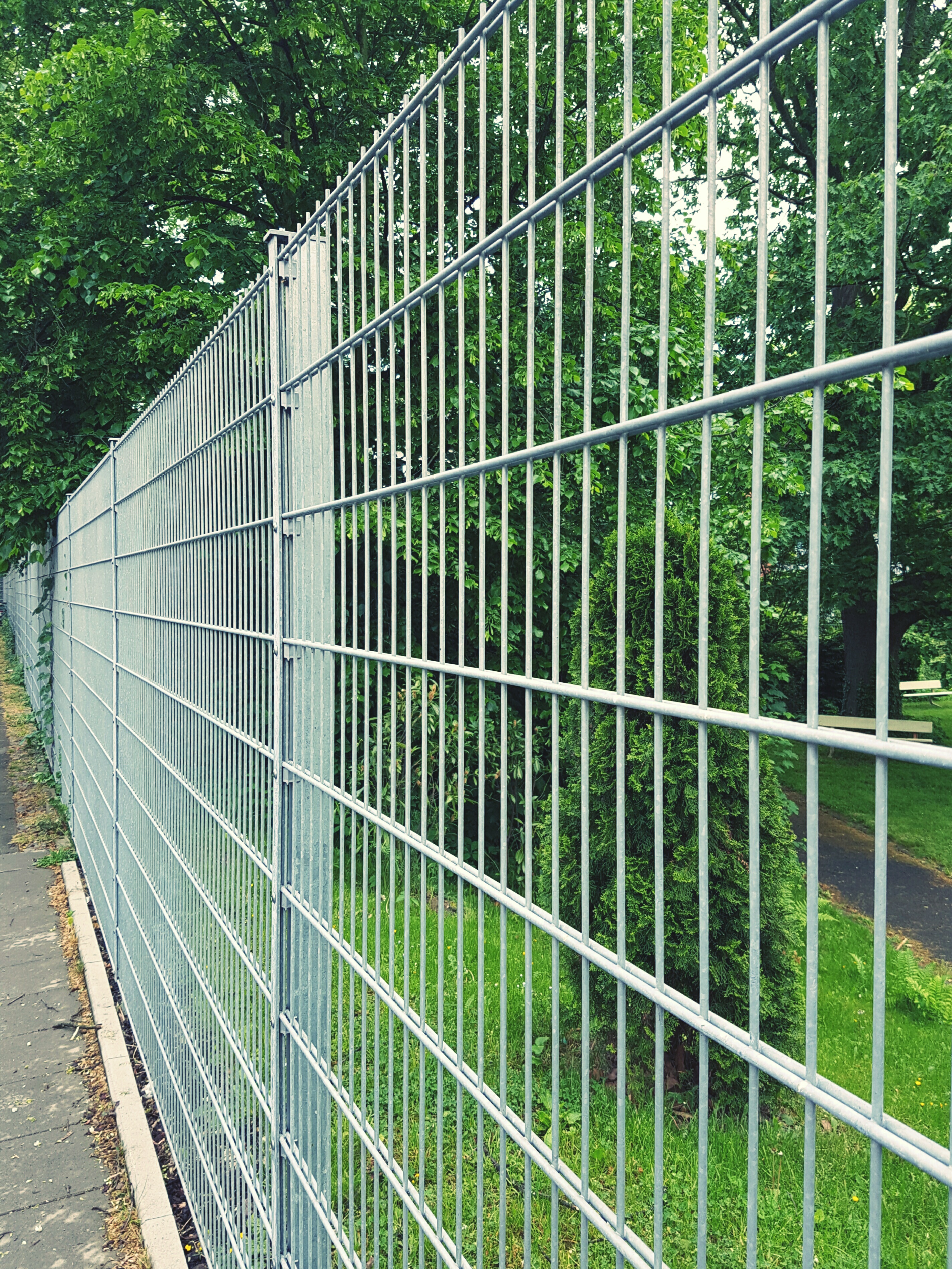 Germany Market Double Bar High Strength Quality Wire Mesh Fence 